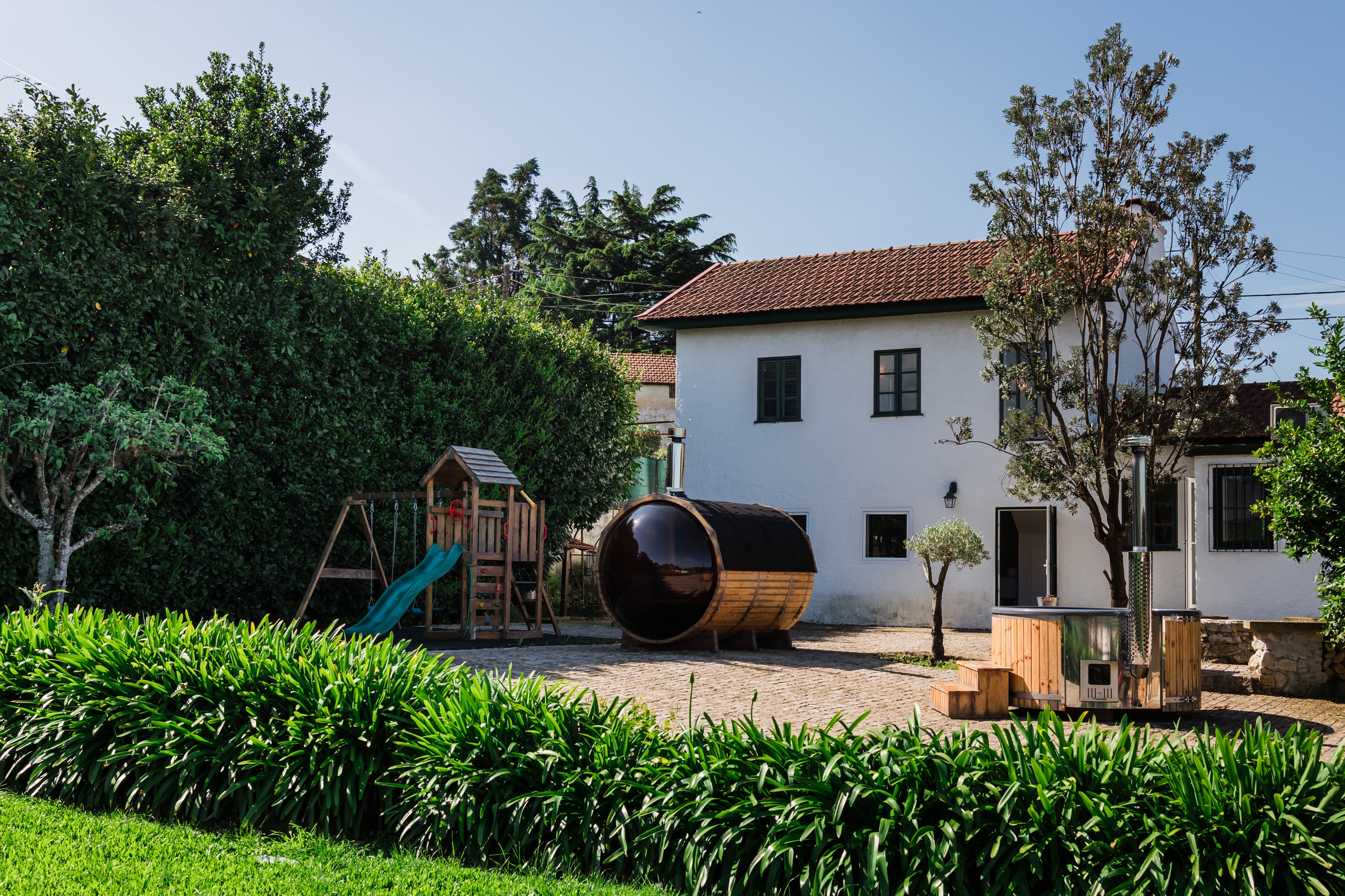 Oporto Country House — sauna de barril, jacuzzi e jardim em Sanfins